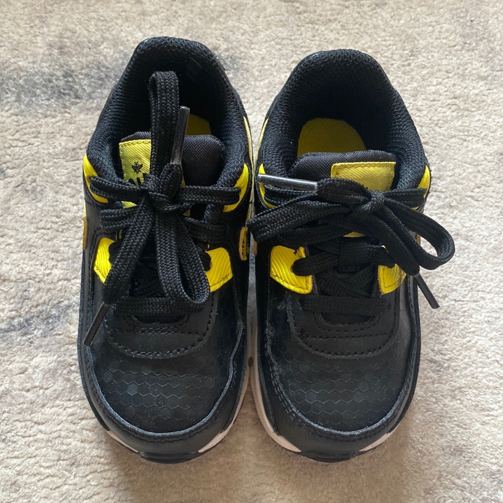 7C black and yellow air max
